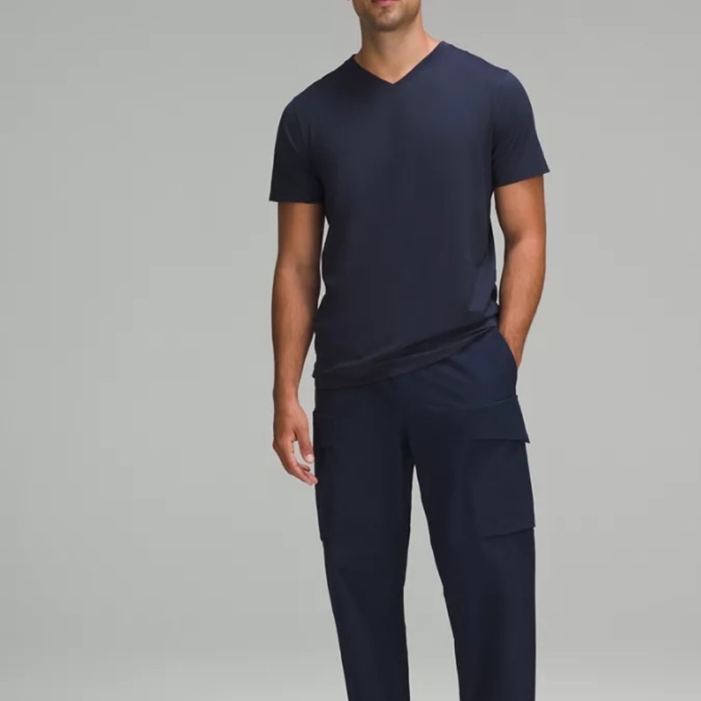 lululemon Fundamental V-Neck T-Shirt Size M